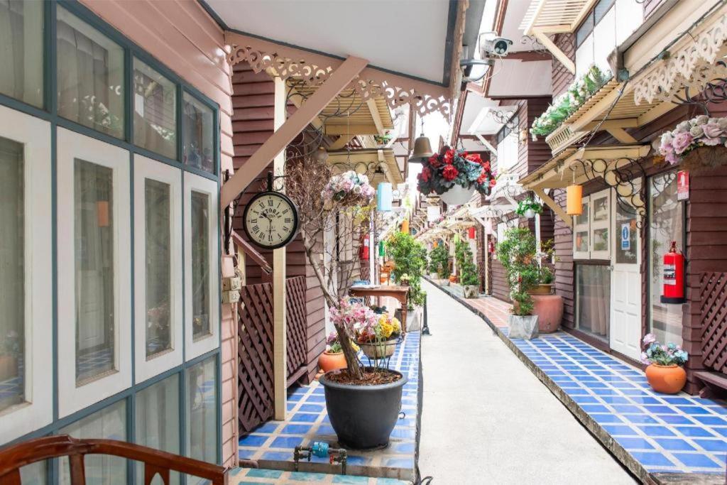 Resort Bangphlat Бангкок Экстерьер фото